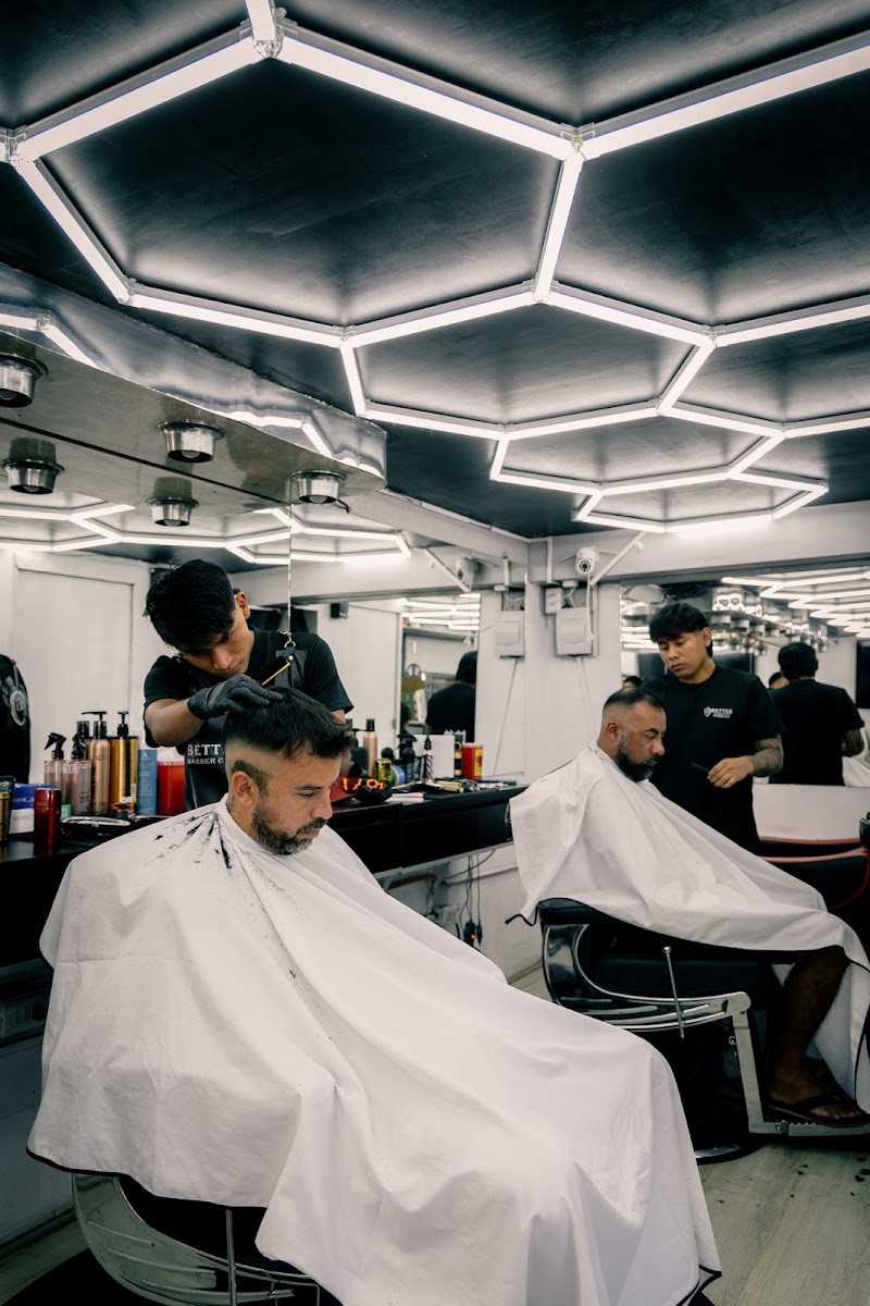 Cliente atendido en el salón de Better Barber Club